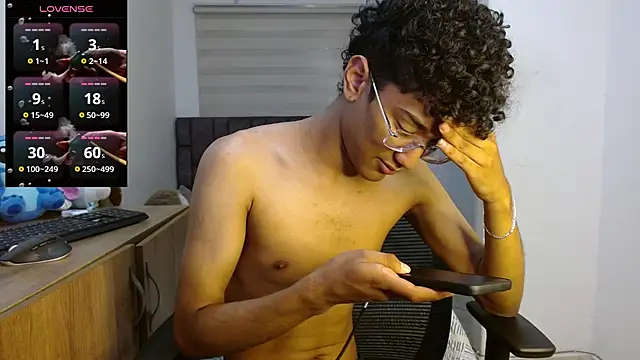 Snapshot of harrytwink18 chatting on September 17, 2025, 4:08 pm harrytwink18 online show from September 17, 2025, 4:08 pm