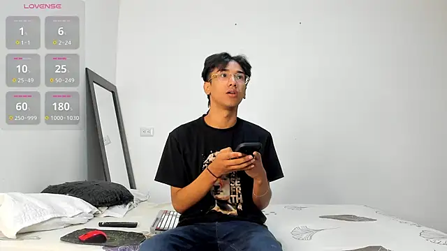 Snapshot of harrytwink18 chatting on December 19, 2025, 1:29 pm harrytwink18 online show from December 19, 2025, 1:29 pm