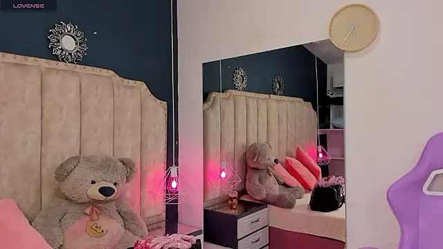 Snapshot of IsabellaBromsS chatting on December 8, 2024, 7:22 pm IsabellaBromsS online show from December 8, 2024, 7:22 pm