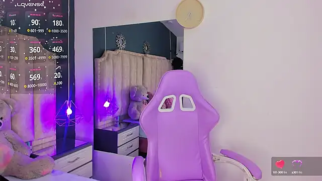 Snapshot of IsabellaBromsS chatting on February 3, 2025, 8:35 pm IsabellaBromsS online show from February 3, 2025, 8:35 pm