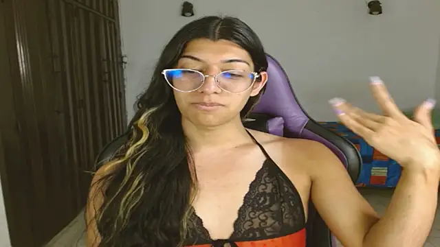 engielphoenis14 online show from October 21, 2025, 9:26 pm