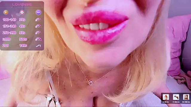 Snapshot of Scarlett_Mai chatting on May 17, 2026, 12:45 pm Scarlett Mai online show from May 17, 2026, 12:45 pm
