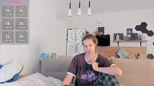 Girl alone home online show from September 12, 2025, 3:39 am