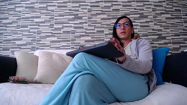 VioletaGomezCo online show from November 6, 2025, 2:18 pm