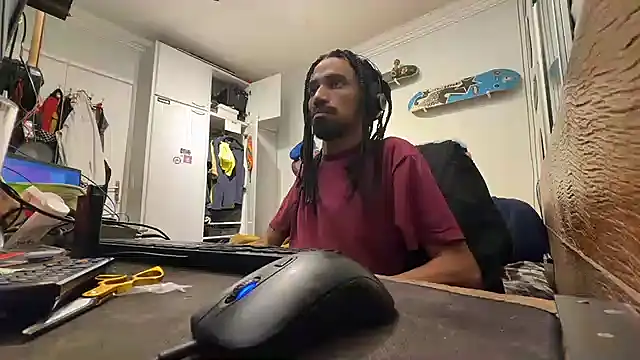 Snapshot of hotcamboy420 chatting on December 12, 2024, 5:31 am hotcamboy420 online show from December 12, 2024, 5:31 am