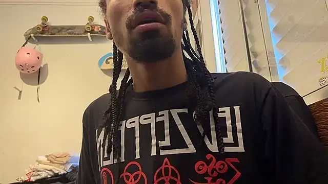 Snapshot of hotcamboy420 chatting on December 18, 2024, 7:30 pm hotcamboy420 online show from December 18, 2024, 7:30 pm