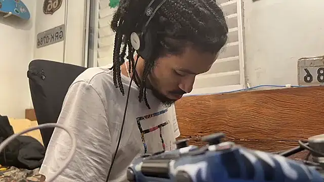 Snapshot of hotcamboy420 chatting on January 16, 2025, 3:02 am hotcamboy420 online show from January 16, 2025, 3:02 am