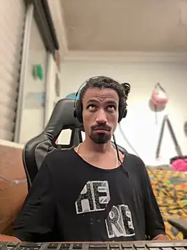 Snapshot of hotcamboy420 chatting on January 30, 2025, 6:03 am hotcamboy420 online show from January 30, 2025, 6:03 am