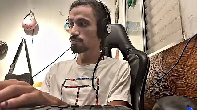 Snapshot of hotcamboy420 chatting on February 1, 2025, 6:21 am hotcamboy420 online show from February 1, 2025, 6:21 am