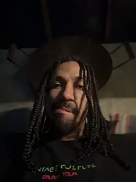 Snapshot of hotcamboy420 chatting on February 21, 2025, 5:24 am hotcamboy420 online show from February 21, 2025, 5:24 am