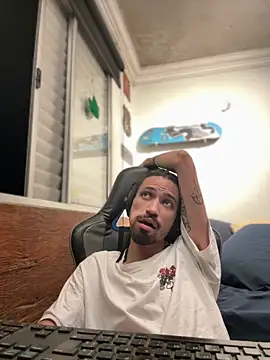 Snapshot of hotcamboy420 chatting on February 28, 2025, 4:54 am hotcamboy420 online show from February 28, 2025, 4:54 am