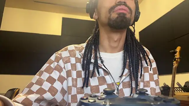 hotcamboy420 online show from November 25, 2025, 4:34 am