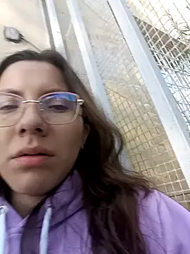 karlamorris  online show from January 21, 2025, 1:00 pm