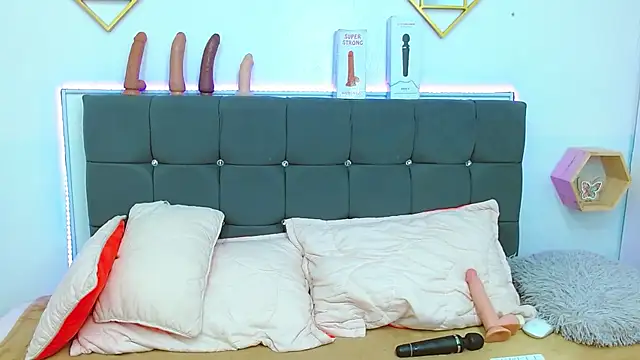 karlamorris  online show from March 6, 2025, 5:22 pm