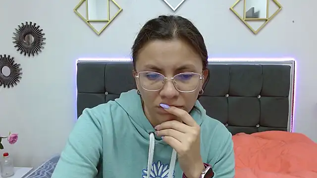 karlamorris  online show from March 12, 2025, 2:12 pm