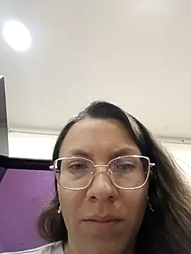 karlamorris  online show from October 1, 2025, 1:39 pm