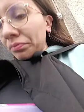 karlamorris  online show from January 16, 2026, 1:15 pm