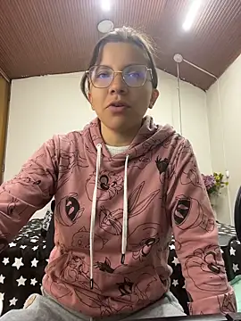 karlamorris  online show from April 14, 2026, 1:06 pm