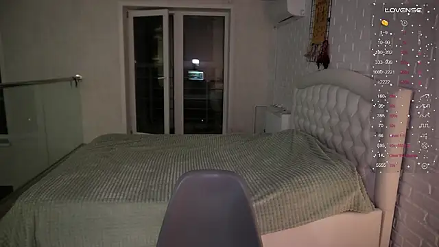 Jantrlatex online show from September 21, 2025, 8:32 pm