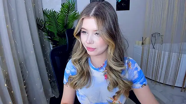 Snapshot of FollowLovee chatting on February 2, 2025, 7:57 pm FollowLovee online show from February 2, 2025, 7:57 pm