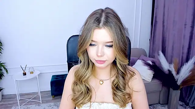 Snapshot of FollowLovee chatting on February 7, 2025, 10:41 pm FollowLovee online show from February 7, 2025, 10:41 pm