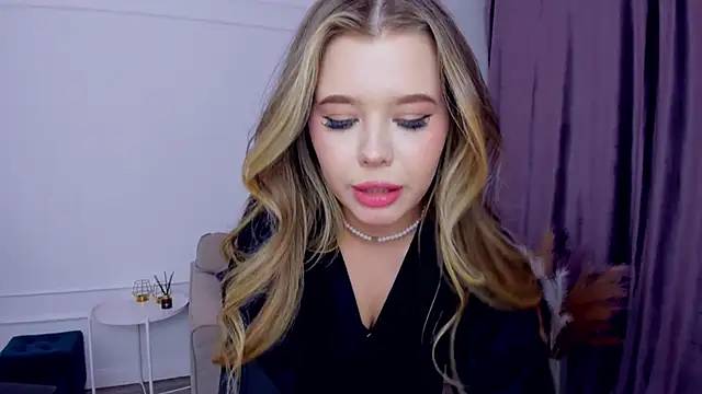 Snapshot of FollowLovee chatting on February 22, 2025, 1:44 am FollowLovee online show from February 22, 2025, 1:44 am