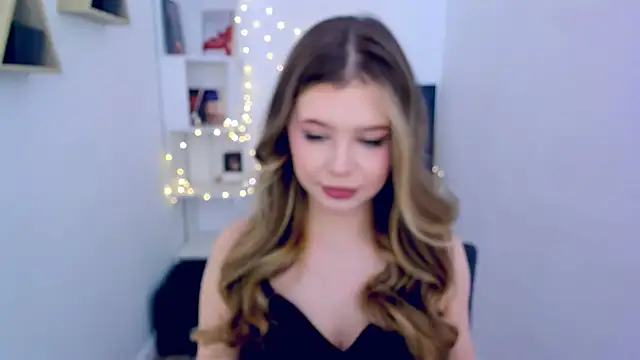 Snapshot of FollowLovee chatting on March 19, 2025, 11:39 am FollowLovee online show from March 19, 2025, 11:39 am