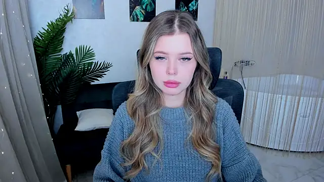 Snapshot of FollowLovee chatting on September 27, 2025, 6:35 pm FollowLovee online show from September 27, 2025, 6:35 pm