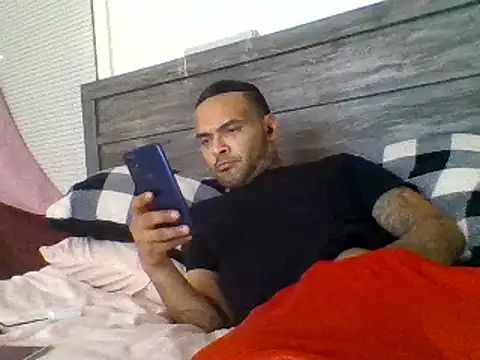 Houstonslong1 online show from February 7, 2025, 5:18 pm