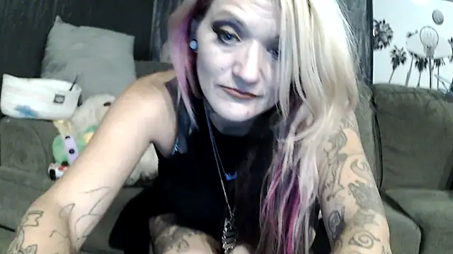 Snapshot of Candalicious chatting on November 27, 2025, 8:55 pm Candalicious online show from November 27, 2025, 8:55 pm