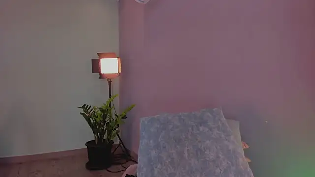 LynnSam  online show from February 14, 2025, 3:00 am