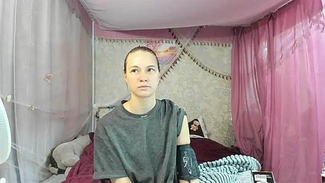 Snapshot of leila_bambi_ chatting on April 22, 2026, 1:56 pm leila bambi online show from April 22, 2026, 1:56 pm