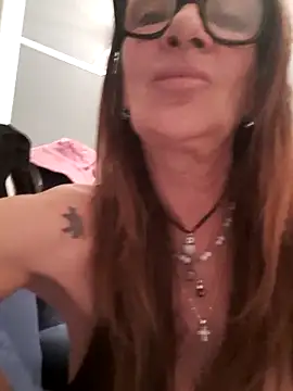 gildamilf online show from April 14, 2026, 10:05 pm