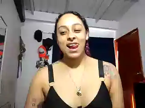 Snapshot of Cata_Blue__ chatting on February 4, 2025, 8:17 pm Cata Blue online show from February 4, 2025, 8:17 pm