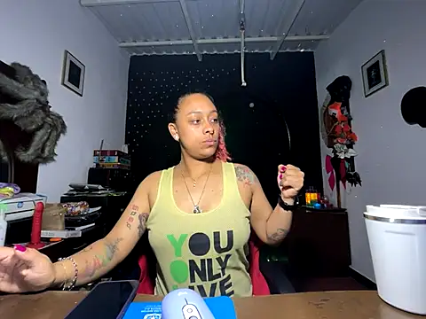 Snapshot of Cata_Blue__ chatting on November 12, 2025, 4:29 pm Cata Blue online show from November 12, 2025, 4:29 pm