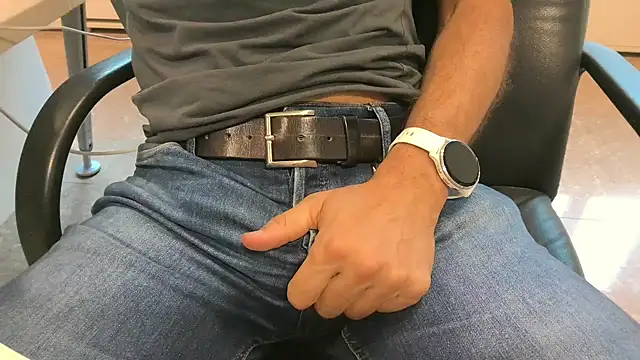 alessandroman2114 online show from September 10, 2025, 4:51 pm