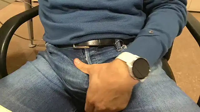 alessandroman2114 online show from November 18, 2025, 5:39 pm