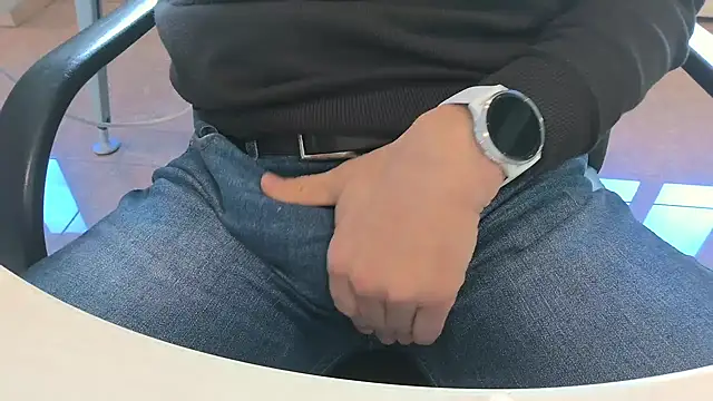 alessandroman2114 online show from March 30, 2026, 10:05 am