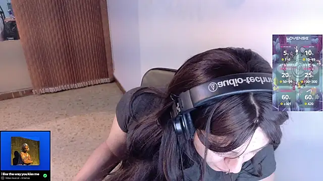 Eli666uwu online show from October 6, 2025, 3:42 pm