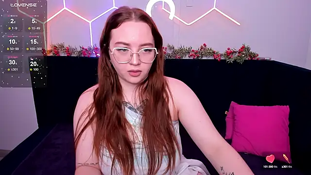 Snapshot of Emma_adorablle chatting on December 18, 2024, 5:04 am Emma adorablle online show from December 18, 2024, 5:04 am