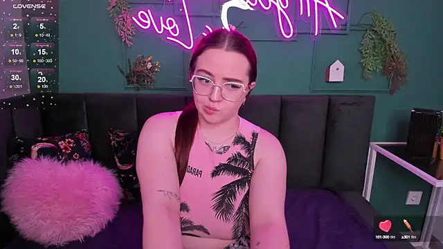 Snapshot of Emma_adorablle chatting on December 23, 2024, 4:55 am Emma adorablle online show from December 23, 2024, 4:55 am