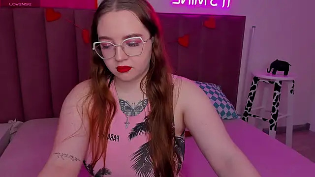 Snapshot of Emma_adorablle chatting on February 15, 2025, 1:31 am Emma adorablle online show from February 15, 2025, 1:31 am