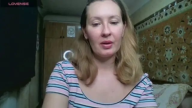 AnnaXLovers online show from November 20, 2025, 12:27 pm