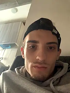 LaMaterialista online show from October 19, 2025, 3:12 pm