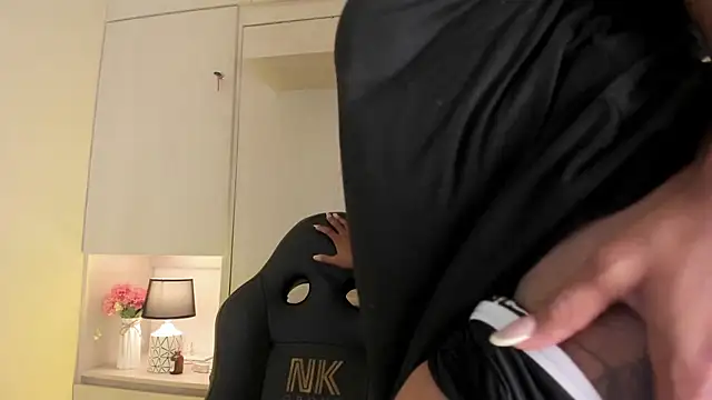 Snapshot of tamaraa_smiith chatting on February 22, 2026, 12:26 pm tamaraa smiith online show from February 22, 2026, 12:26 pm