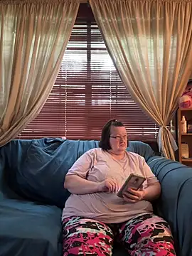Bayou Woman68 online show from April 30, 2026, 5:52 pm