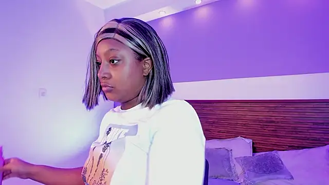 Snapshot of Adelehottman chatting on March 18, 2026, 12:08 pm Adelehottman online show from March 18, 2026, 12:08 pm