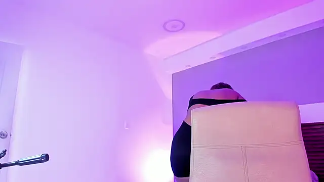 Snapshot of Adelehottman chatting on April 2, 2026, 1:09 pm Adelehottman online show from April 2, 2026, 1:09 pm