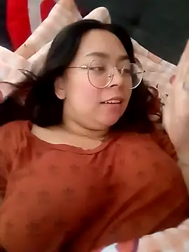 Snapshot of Peach-Lawrence chatting on December 13, 2024, 5:43 pm Peach-Lawrence online show from December 13, 2024, 5:43 pm