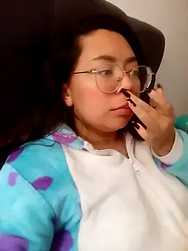 Snapshot of Peach-Lawrence chatting on December 19, 2024, 12:01 pm Peach-Lawrence online show from December 19, 2024, 12:01 pm